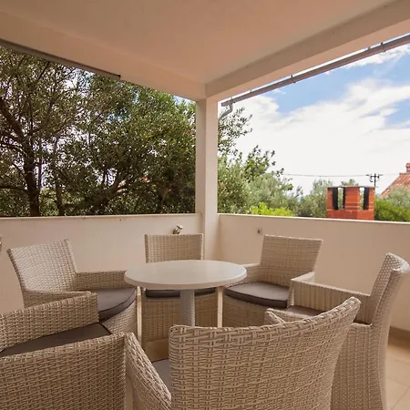 Guest house Kos Bol